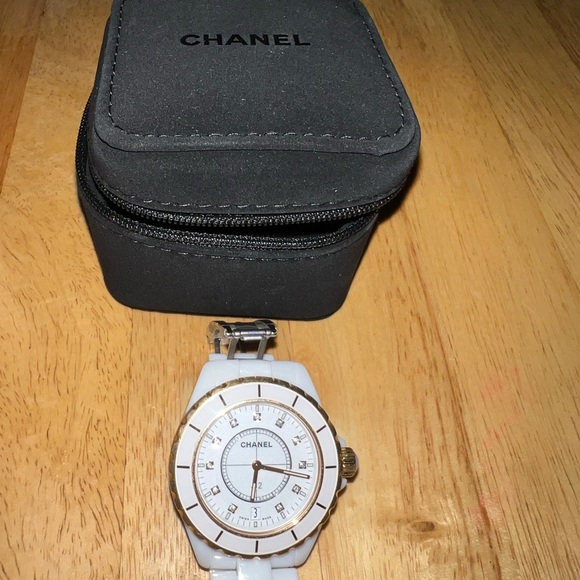 Authentic Chanel J12 watch model H2180 - Picture 5 of 6